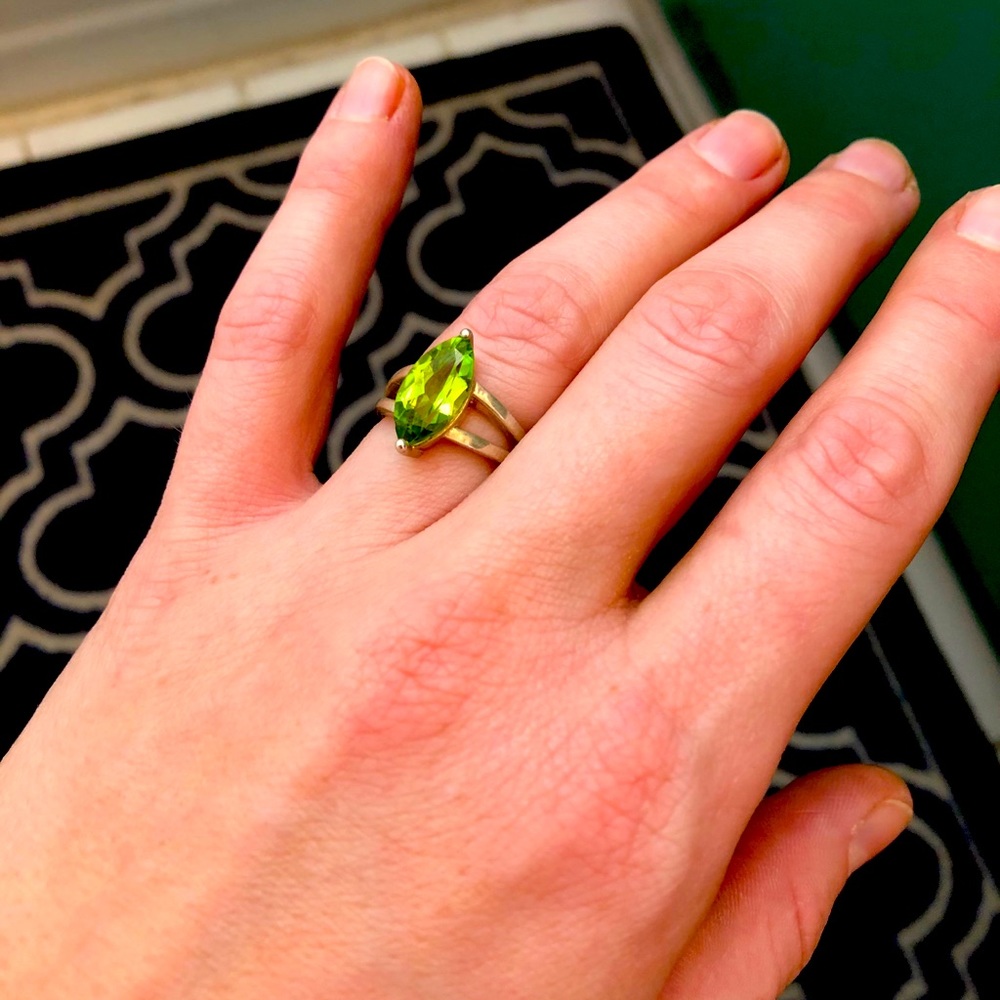 Sterling silver and genuine peridot ring. - Picture 4 of 5